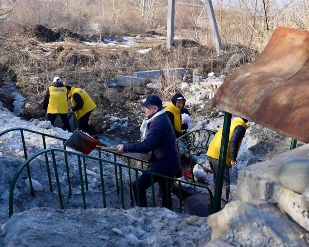 В ВКО в ходе новой экоакции очищены родники и берега водоёмов (5)