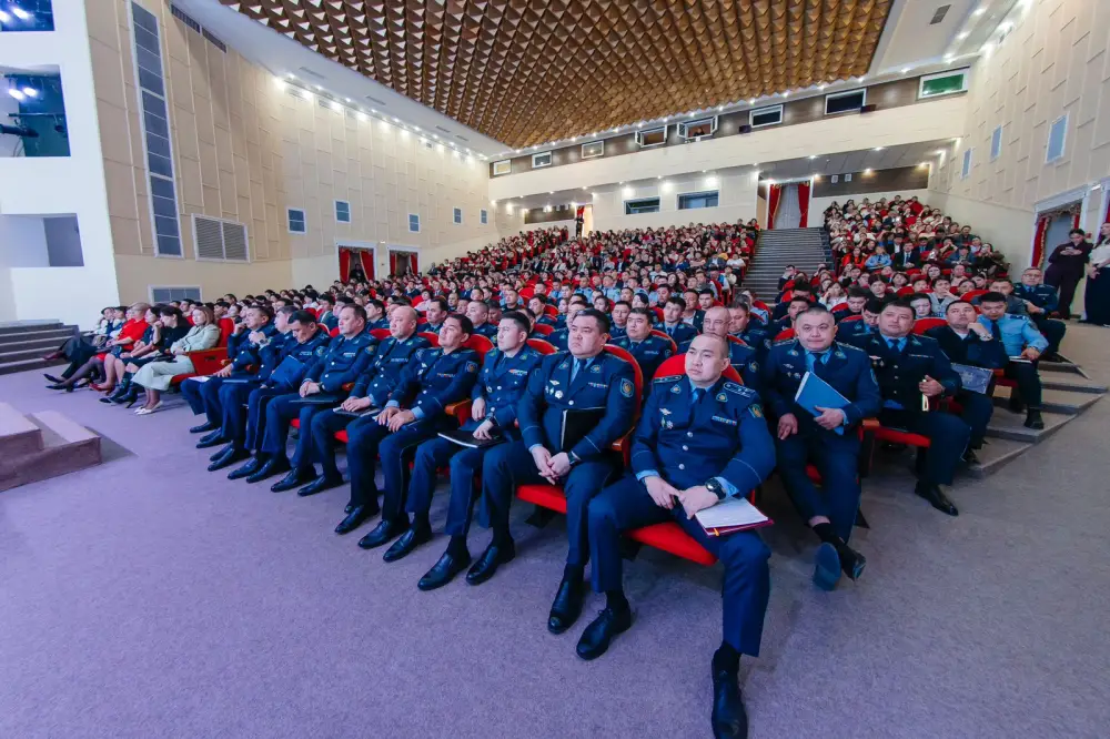 Вопросы безопасности в школах Атырау обсудили на встрече с участием акима области (6)