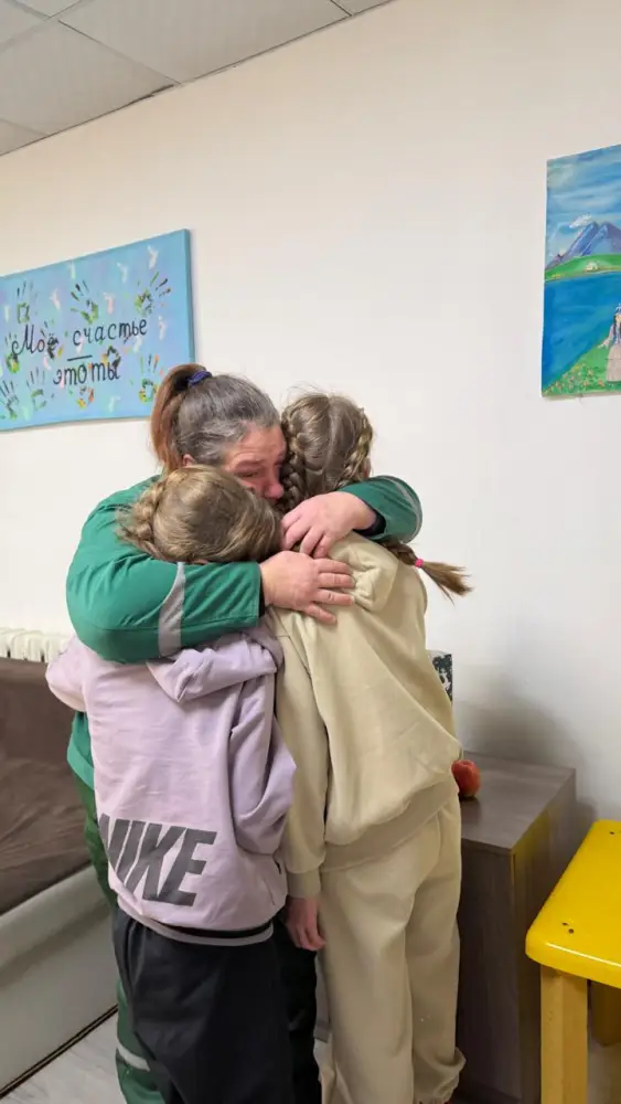 Спустя четыре года разлуки: осуждённые женщины встретились со своими детьми (2)