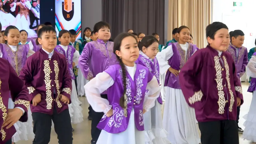 20 тысяч школьников Павлодарской области исполнили танец «Қара жорға» (5)