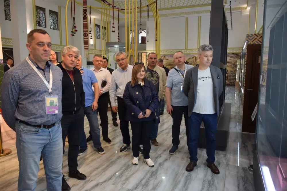 ПРЕДСТАВИТЕЛИ ЕВРАЗИЙСКОГО МЕЖПРАВИТЕЛЬСТВЕННОГО СОВЕТА ПОСЕТИЛИ ИСТОРИЧЕСКИЕ ОБЪЕКТЫ ТУРКЕСТАНА (4)