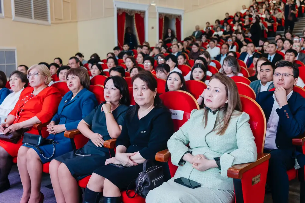 Вопросы безопасности в школах Атырау обсудили на встрече с участием акима области (4)