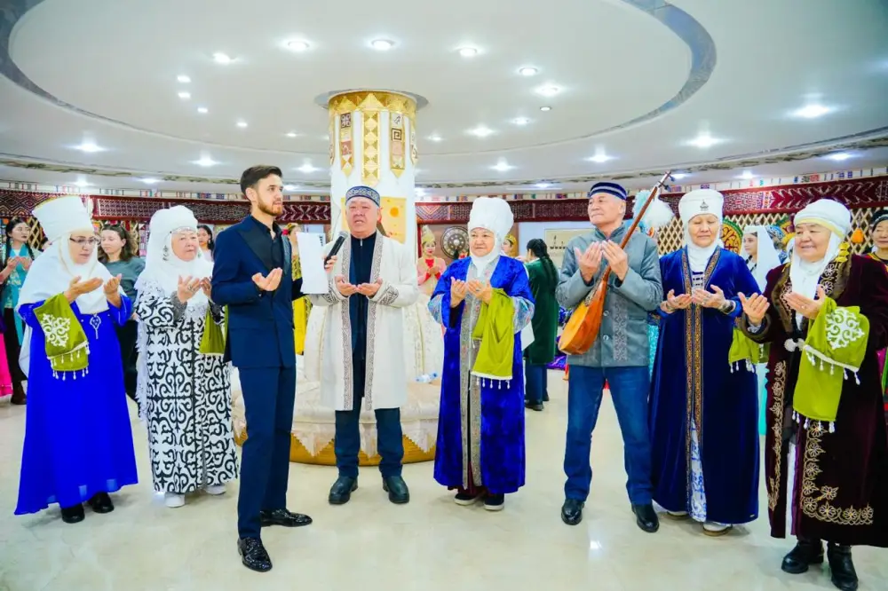 Көрісу күні отметили в столичном Доме дружбе (3)