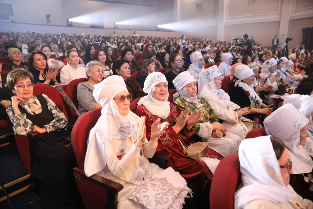 В честь Международного женского дня – 8 Марта в Өнер орталығы прошел праздничный концерт (9)