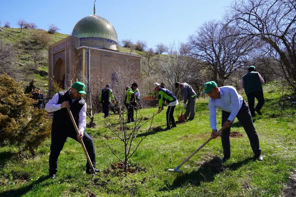 ТУРКЕСТАН: ОКОЛО 500 ЖИТЕЛЕЙ КАЗЫГУРТСКОГО РАЙОНА ПРИНЯЛО УЧАСТИЕ В РЕСПУБЛИКАНСКОЙ АКЦИИ «МӨЛДІР БҰЛАҚ» (2)
