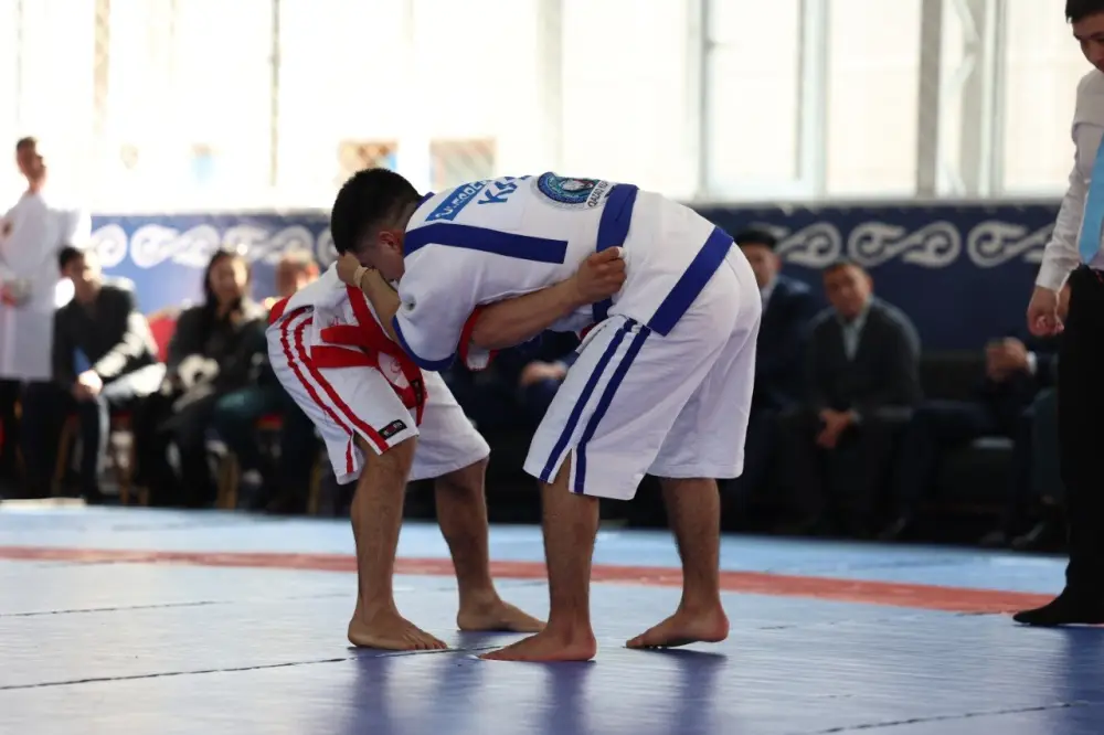 Первенство силовиков: свыше 200 палуанов борются за чемпионский титул (2)