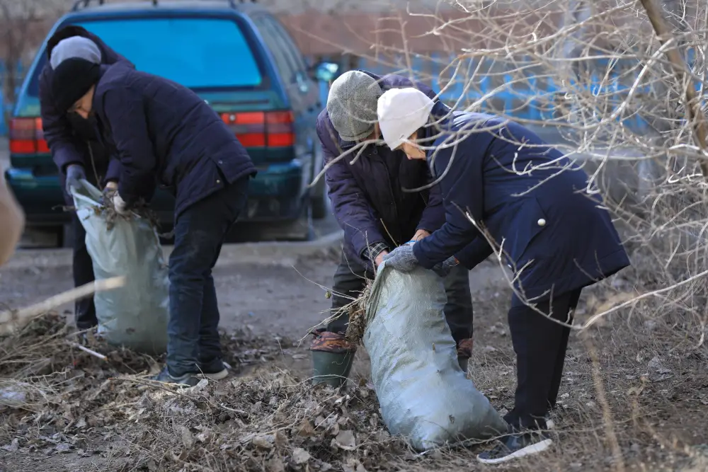 Субботник в Актобе: аким области ознакомился с ходом работ по благоустройству (6)