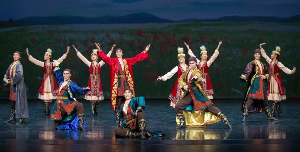 Гала-концерт казахстанских артистов прошел в Бухаресте в честь Наурыза (2)