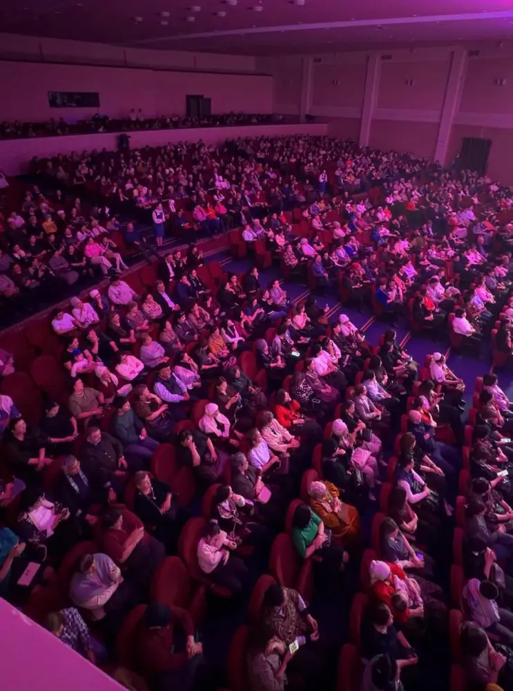 Актюбинцы выразили уважение, встав во время исполнения песни «Әлия» (7)