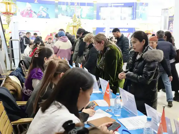 В регионе прошла ярмарка вакансий с участием более 20 ведущих предприятий, представителей малого и среднего бизнеса (5)