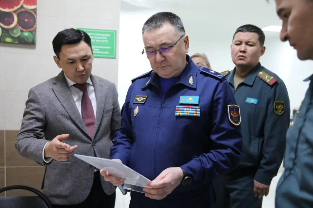 Замминистра обороны проверил условия и цифровой отбор призывников (4)