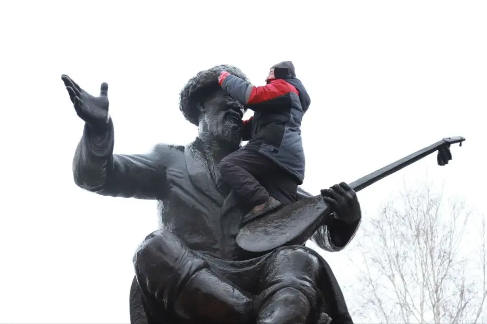 В Усть-Каменогорске прошёл субботник в парке имени Жамбыла Жабаева (3)