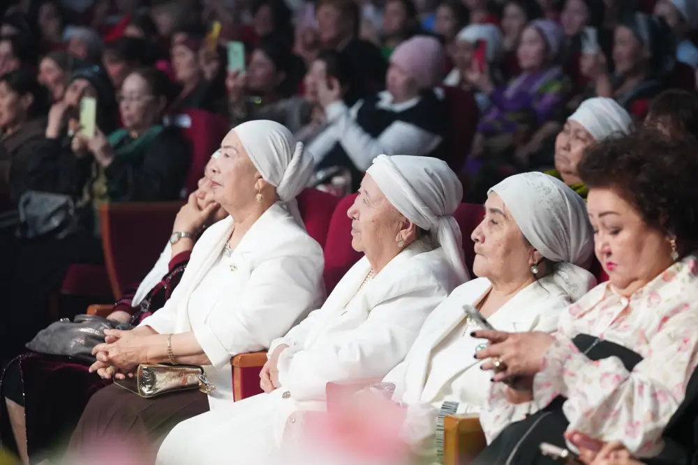 В ТУРКЕСТАНЕ ПРОШЕЛ ПРАЗДНИЧНЫЙ ВЕЧЕР "ӘЛЕМНІҢ ЖАРЫҒЫ - АНА" (10)