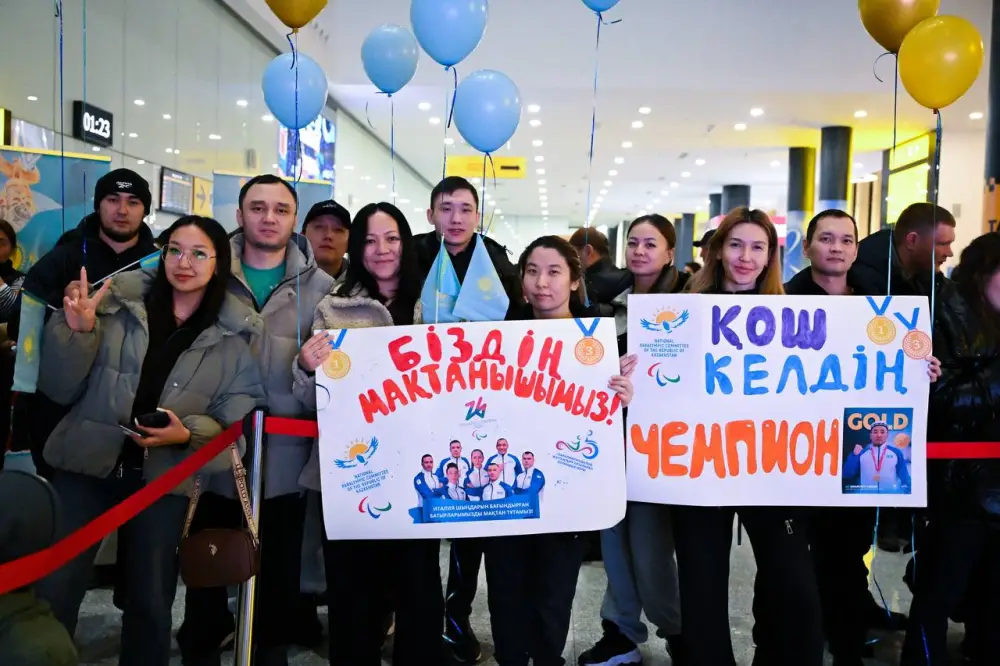 «Впервые в истории на одних зимних Паралимпийских играх Казахстан завоевал сразу две медали» - Ербола Хамитова торжественно встретили в аэропорту (2)