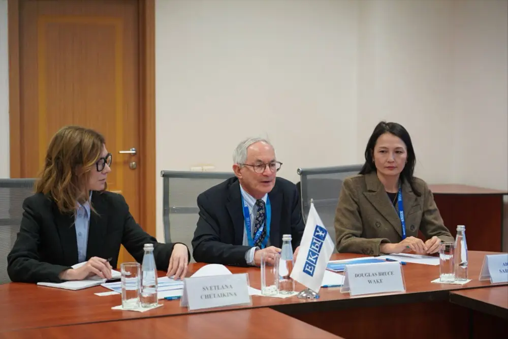 Артур Ластаев провел встречу с главой Миссии БДИПЧ ОБСЕ Дугласом Вейком (2)