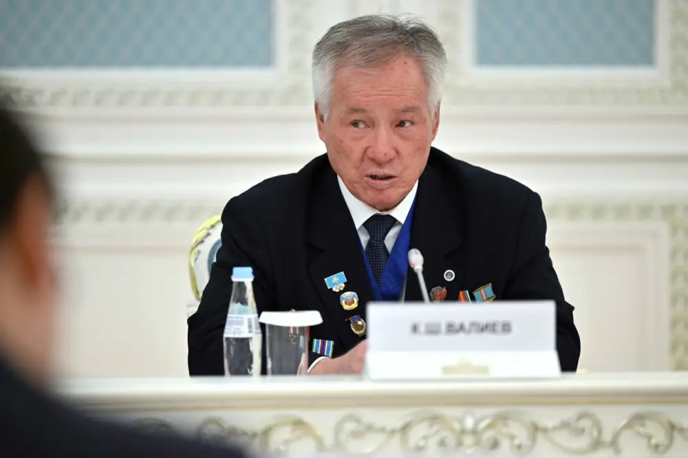 Касым-Жомарт Токаев: «Жизненный путь Ерванда Тихоновича – яркий пример созидательного патриотизма, уникальной самоотверженности и высочайшего профессионализма» (2)