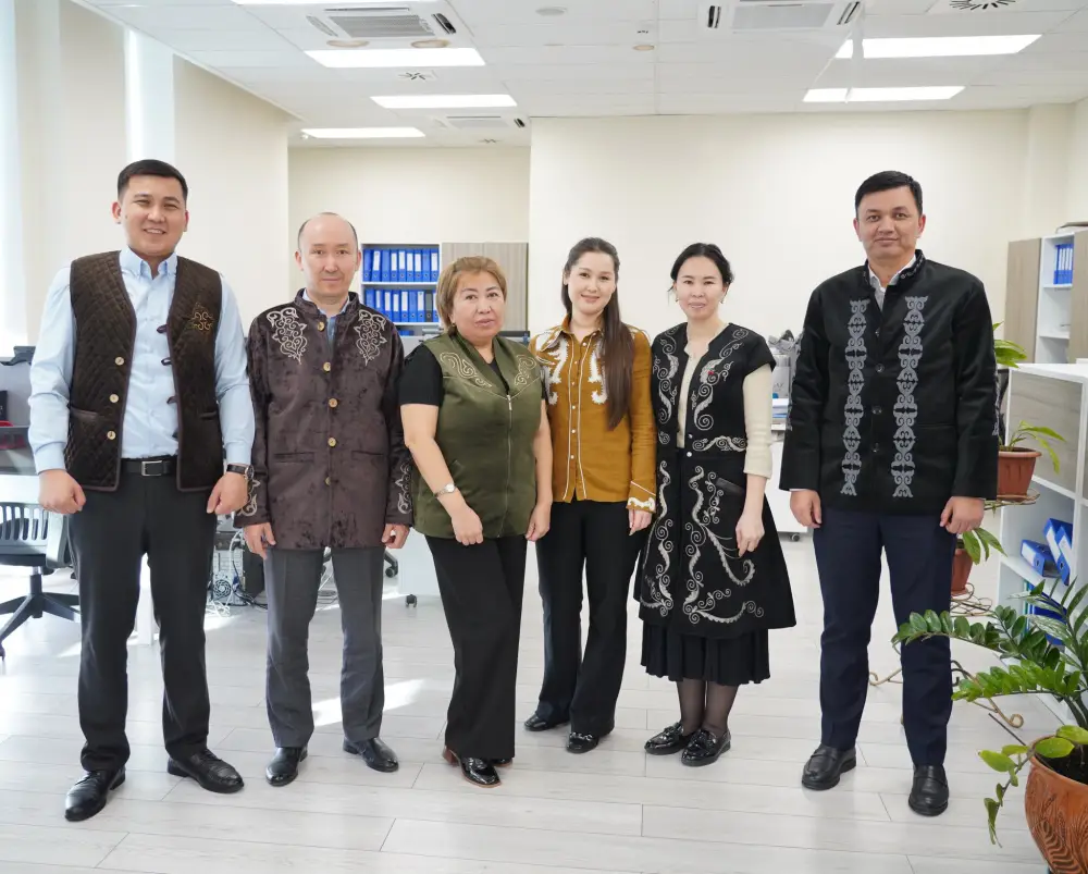 ГОСУДАРСТВЕННЫЕ СЛУЖАЩИЕ ТУРКЕСТАНСКОЙ ОБЛАСТИ ПРИШЛИ НА РАБОТУ В НАЦИОНАЛЬНОЙ ОДЕЖДЕ И ПОДДЕРЖАЛИ ДЕКАДУ “НАУРЫЗНАМА” (7)