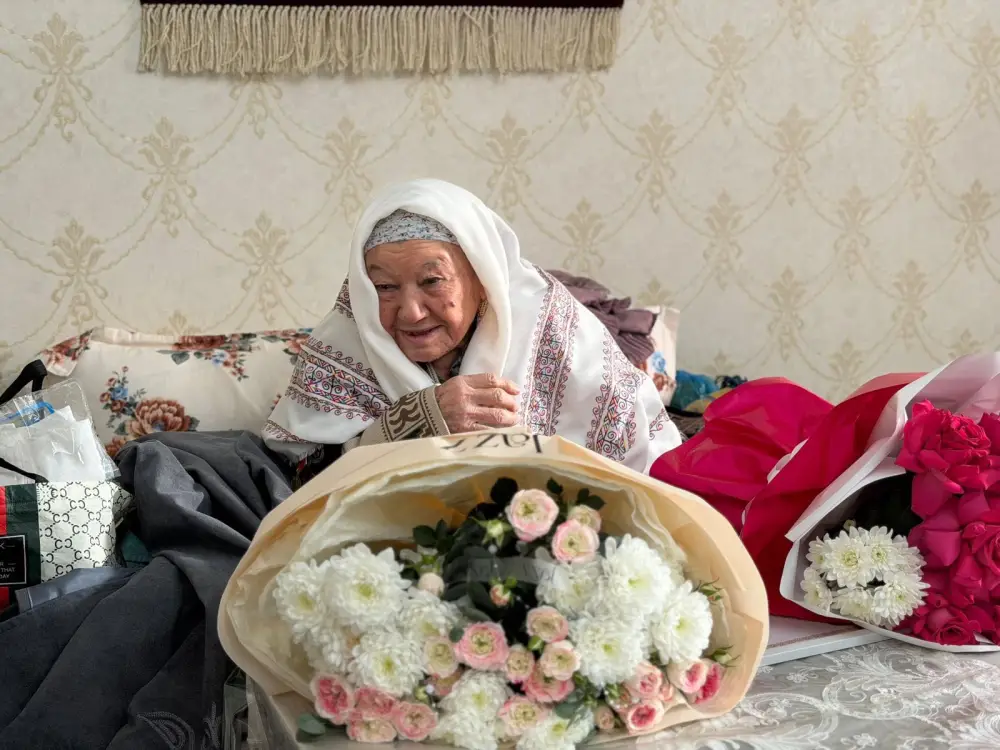 В ТУРКЕСТАНЕ ЧЕСТВОВАЛИ ПЕДАГОГА-ДОЛГОЖИТЕЛЬНИЦУ (2)