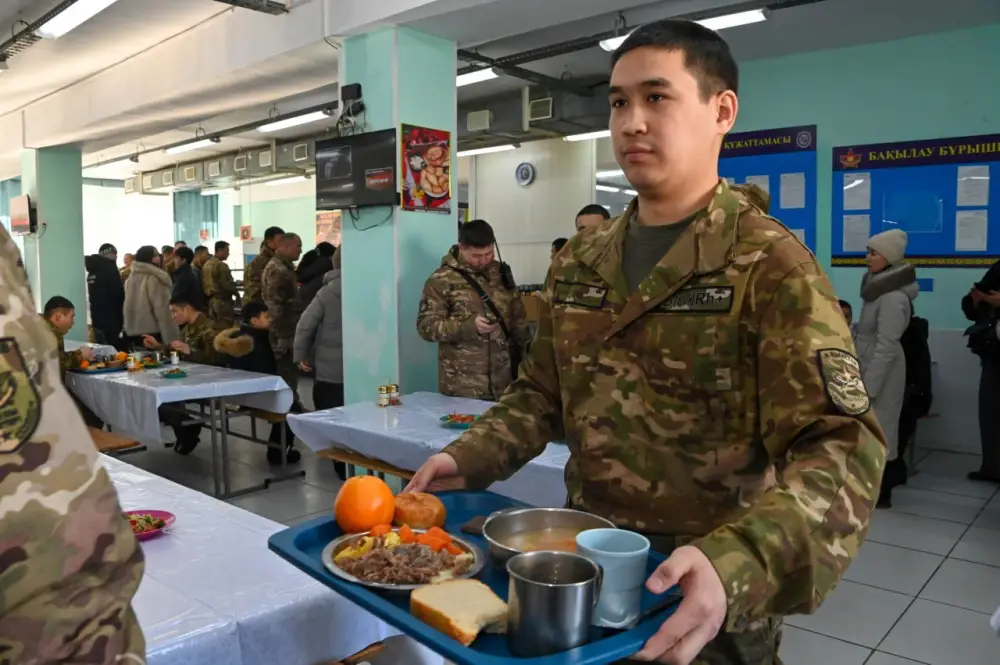 Шведский стол и национальная кухня: в Вооруженных Силах внедряют новые стандарты системы питания (6)