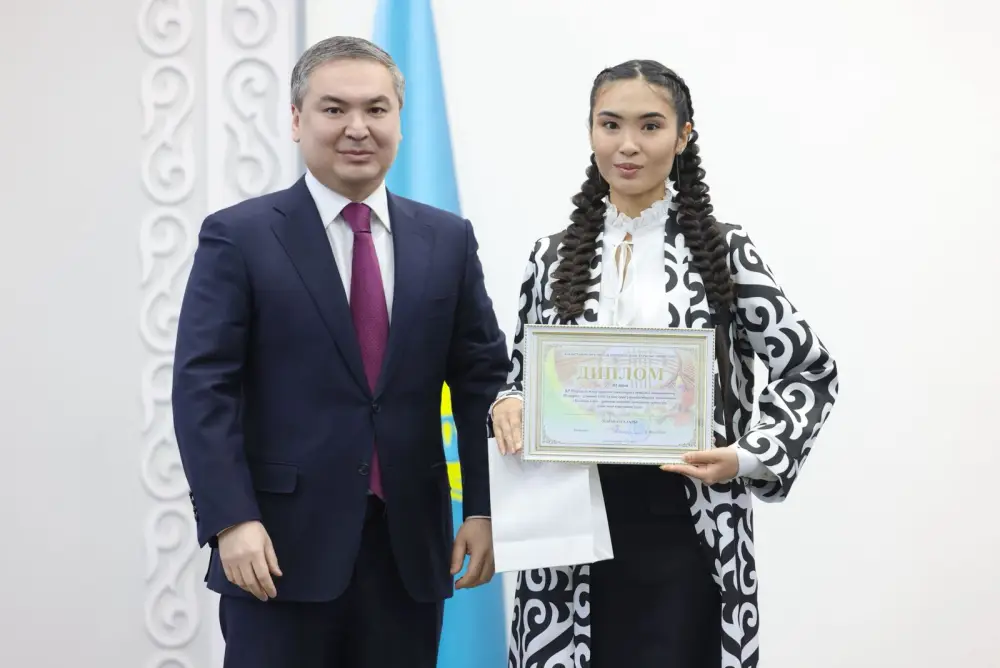 В Министерстве промышленности и строительства отметили Наурыз: Ерсайын Нагаспаев поздравил коллектив (3)