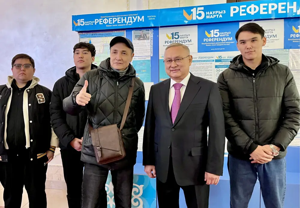 «Я проголосовал за процветание нашей страны»: аким области Жетісу принял участие в референдуме (6)