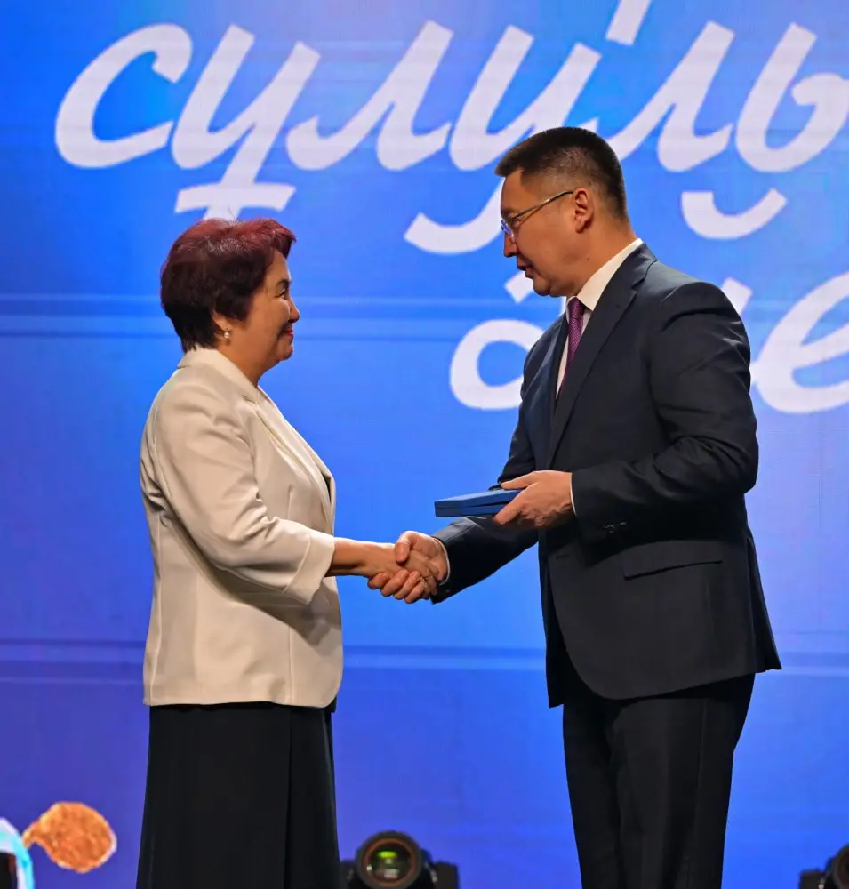 Женщин Павлодарской области наградили в канун 8 Марта (2)