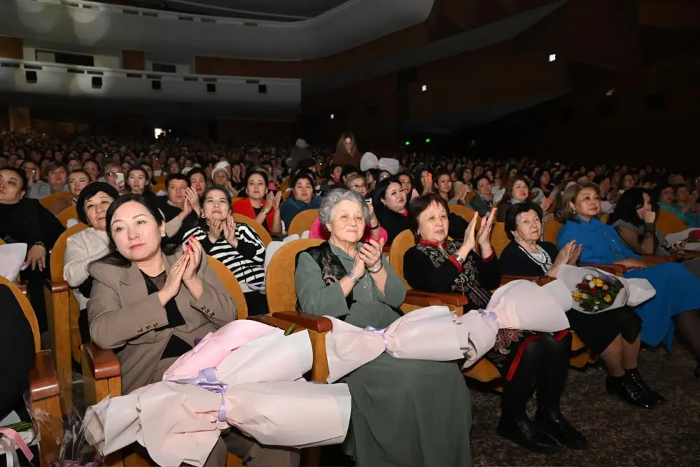 В Алматы прошел праздничный концерт «Әлемнің жарығы» к 8 Марта (3)
