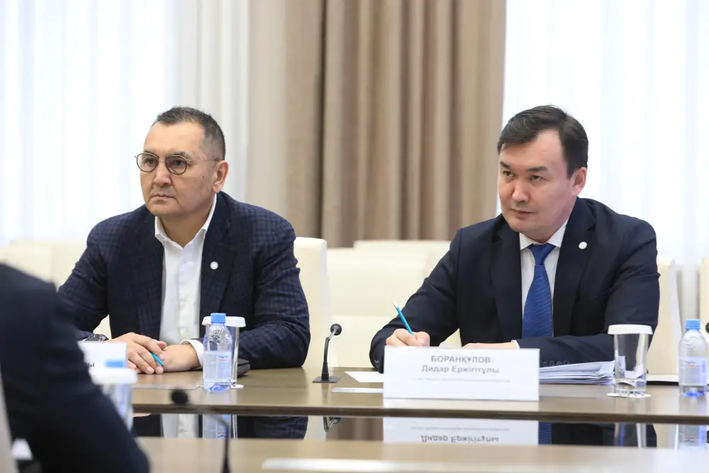 Аким области Асхат Шахаров встретился с председателем Президиума НПП «Атамекен» Канатом Шарлапаевым (5)