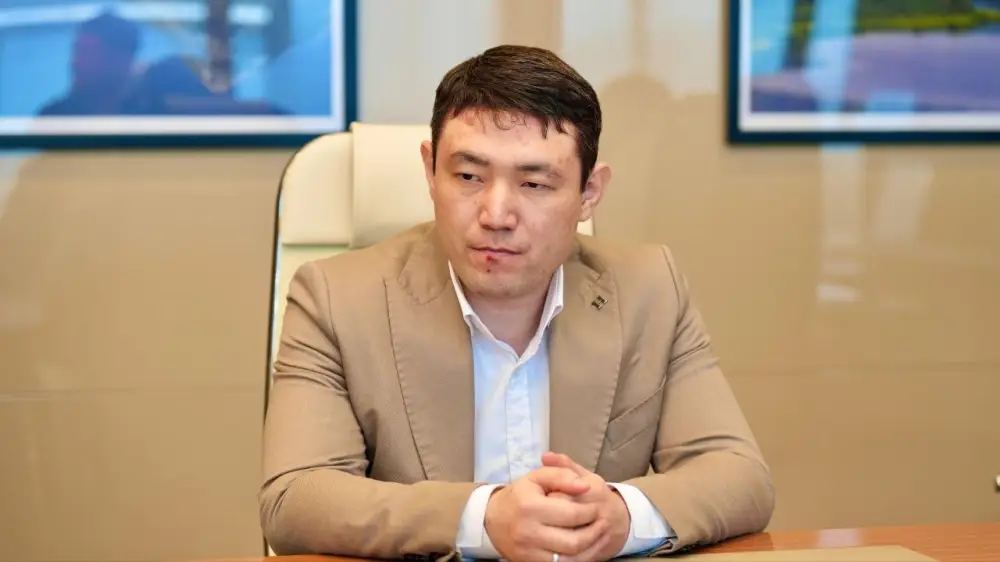 Аким ВКО провёл встречу с победителями республиканского айтыса (4)