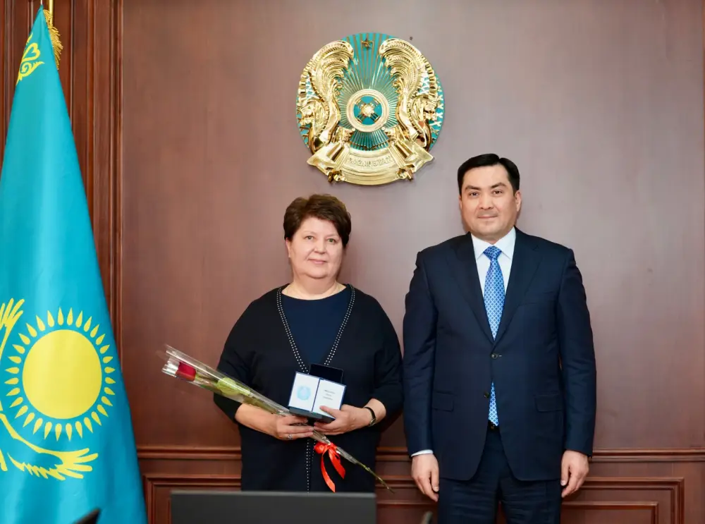 Профессионализм и признание: Министр энергетики вручил госнаграды женщинам отрасли (10)