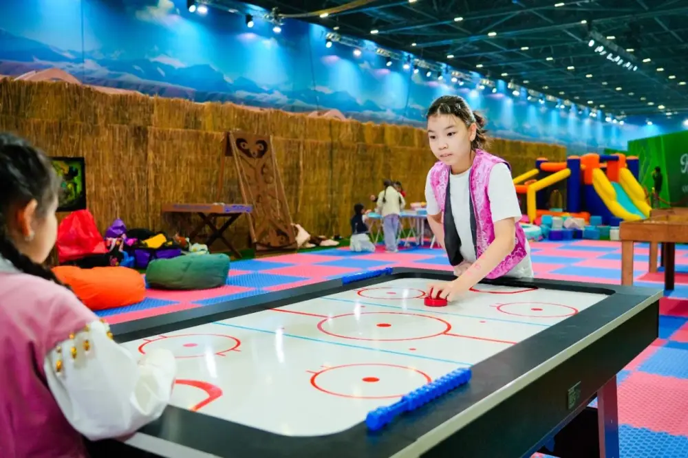 AI Sport и робот-вратарь: как технологии оживили Наурыз в столице (8)