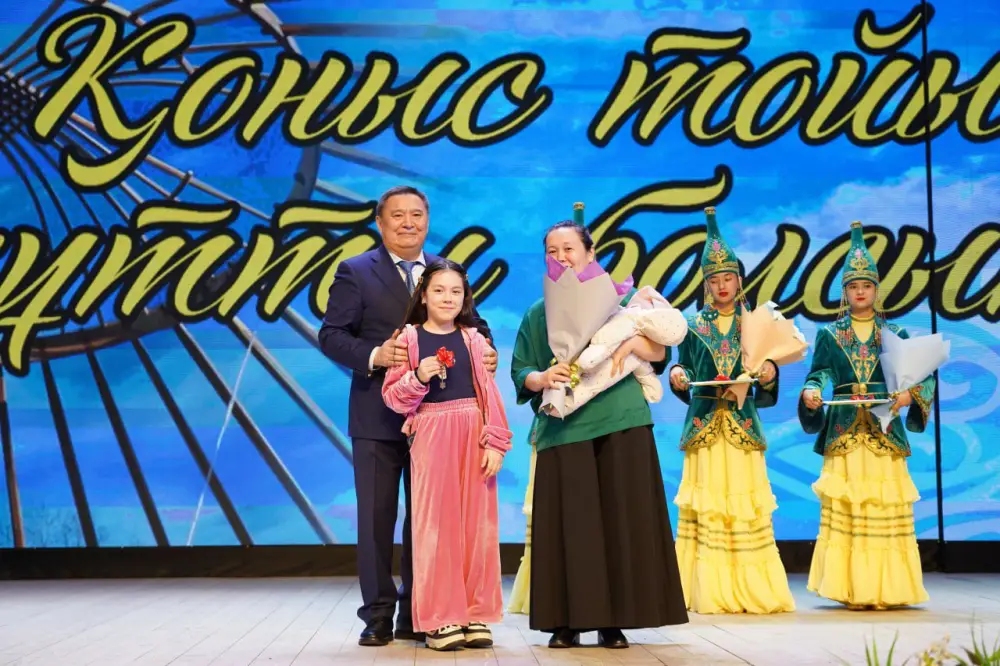 В преддверии Наурыза жители Бурабайского района получили квартиры (2)