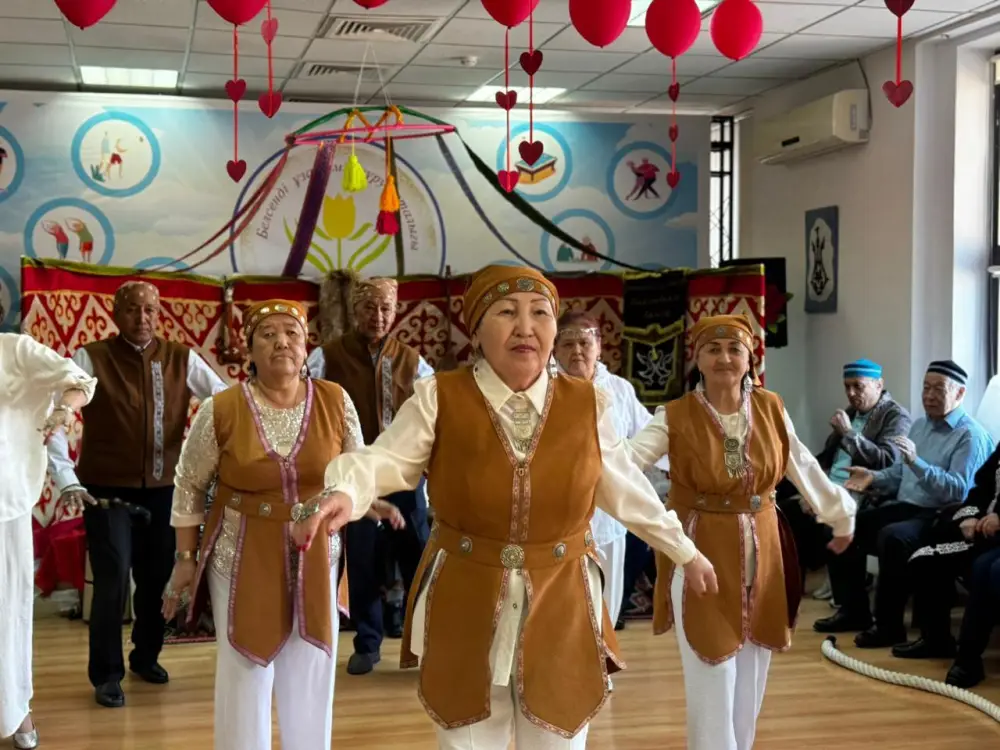 В Астане пенсионеры соревновались в перетягивании каната (4)