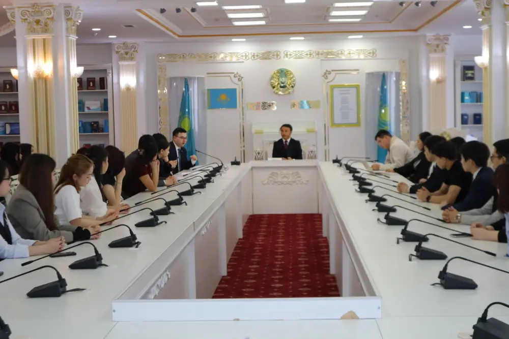 В Астане состоялась встреча с молодежными организациями по вопросам новой Конституции (4)