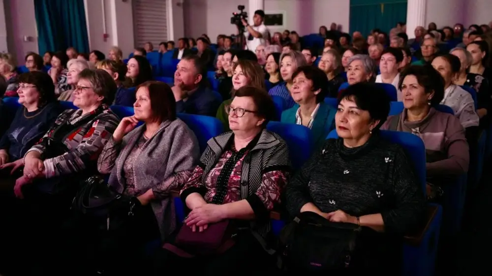 В ВКО состоялась премьера спектакля «Ангел в тюбетейке» (4)