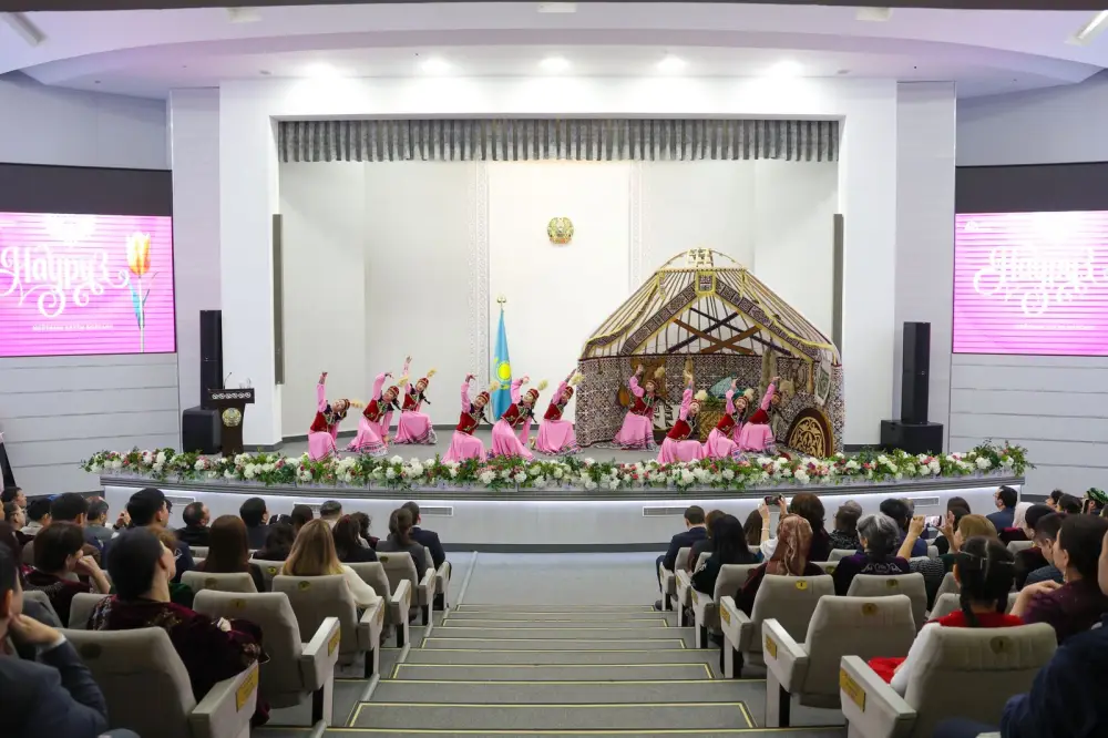 В Министерстве промышленности и строительства отметили Наурыз: Ерсайын Нагаспаев поздравил коллектив (8)