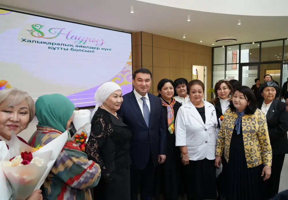 В ТУРКЕСТАНЕ ПРОШЕЛ ПРАЗДНИЧНЫЙ ВЕЧЕР "ӘЛЕМНІҢ ЖАРЫҒЫ - АНА" (2)