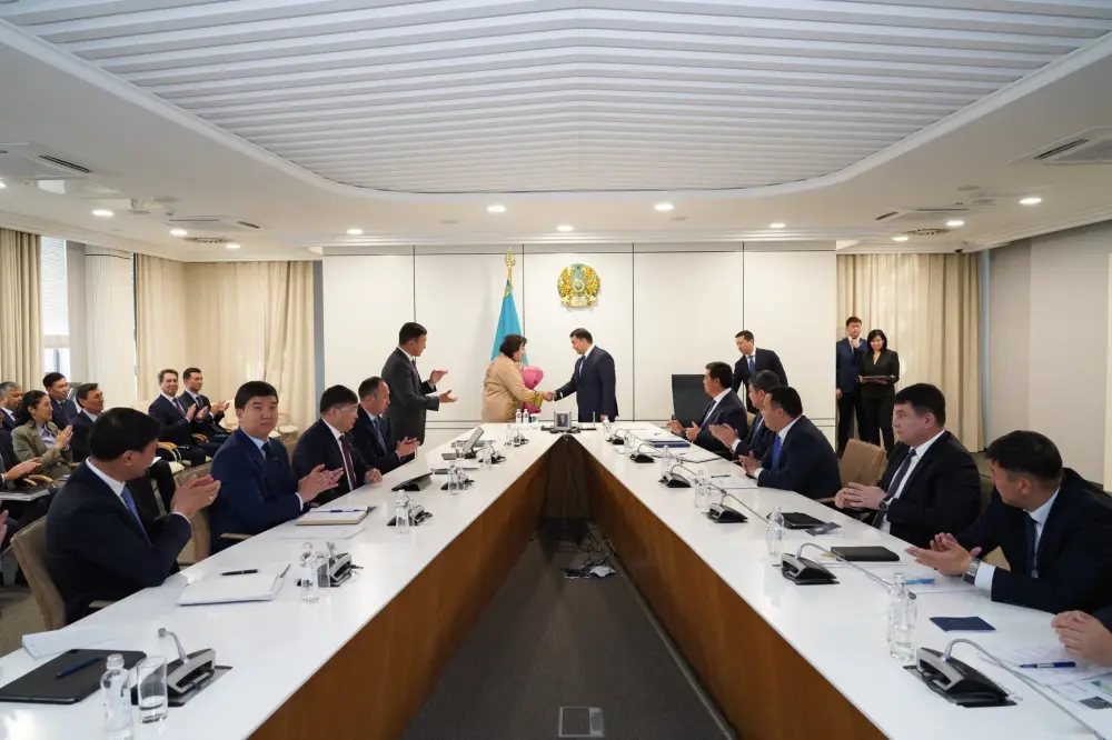 ТҮРКІСТАН: ТӘЖІРИБЕЛІ МЕМЛЕКЕТТІК ҚЫЗМЕТШІ ЗЕЙНЕТКЕ ШЫҚТЫ (3)