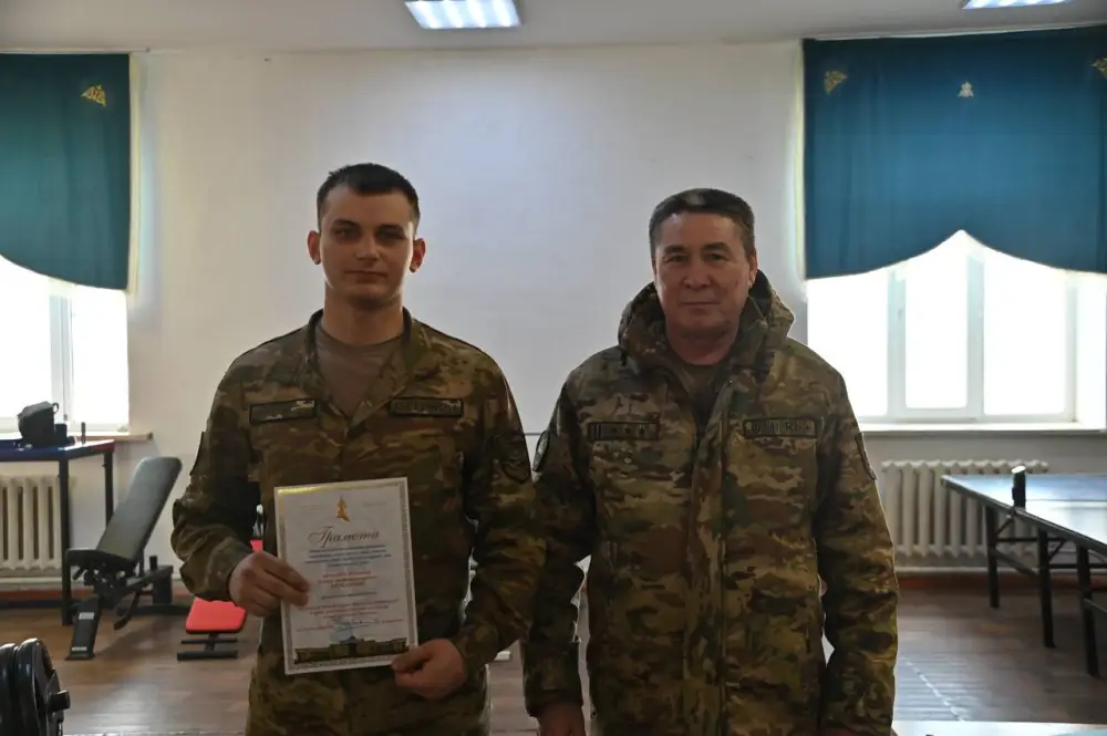 Заместитель министра обороны поощрил войсковую часть 47007 и лучших военнослужащих (3)