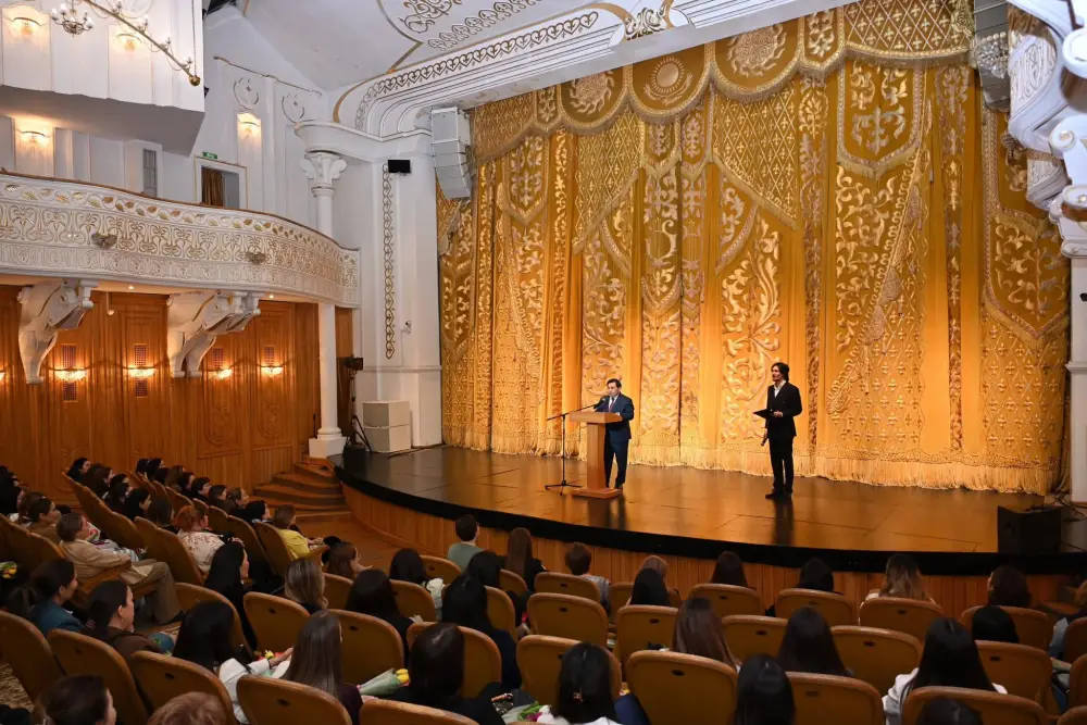 Состоялось торжественное мероприятие в преддверии Международного женского дня (7)