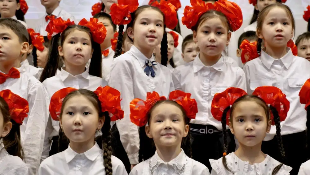 Праздничный хор учащихся и малышей одновременно зазвучал в Астане в честь Международного женского дня (2)