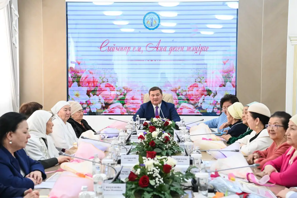 Глава региона встретился с женщинами-матерями (9)