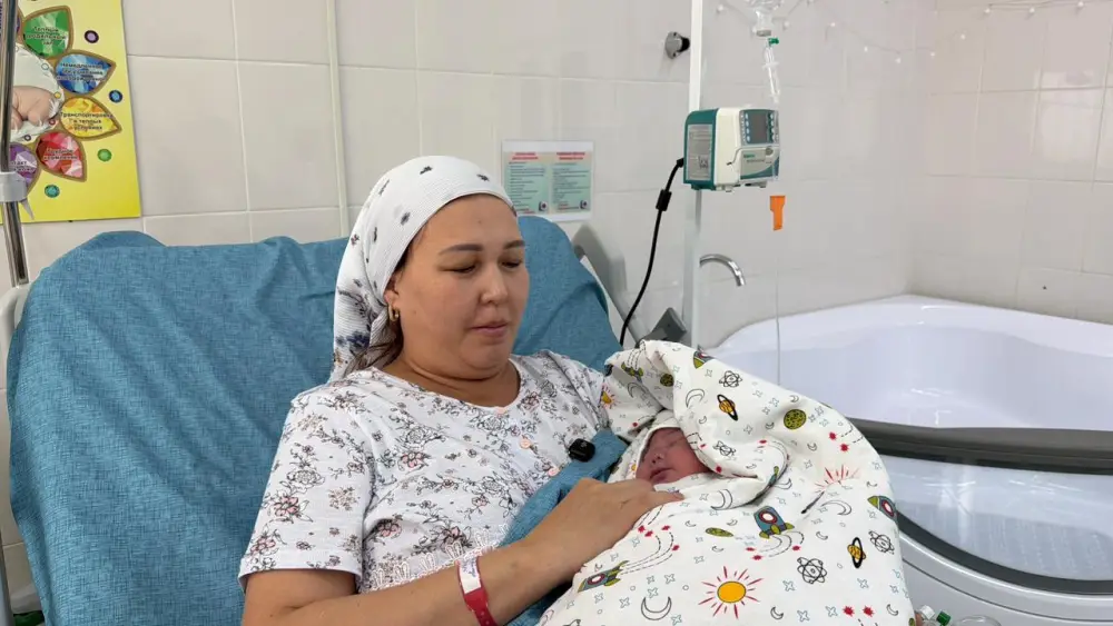 В день республиканского референдума в Казахстане родились 585 детей (2)