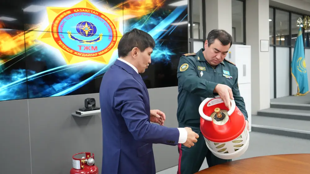 В МЧС Казахстана обсудили меры по повышению безопасности эксплуатации газовых баллонов (7)