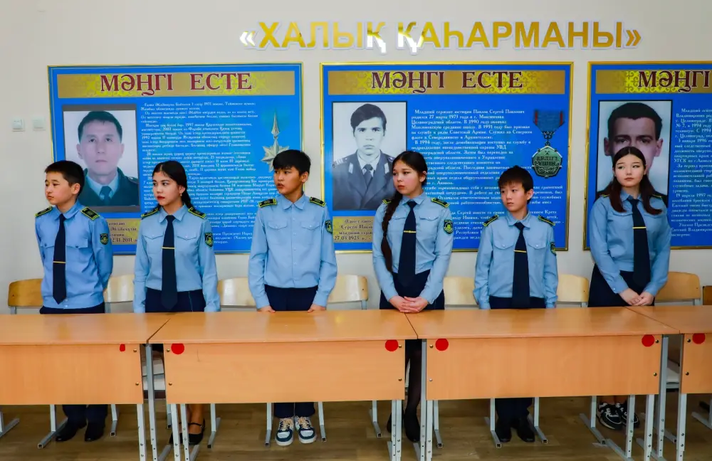 «Закон и порядок»: урок мужества для столичных школьников провели победители UAE SWAT Challenge (10)