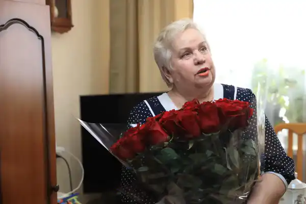 Асхат Шахаров в честь 8 Марта посетил дома актюбинок, внесших вклад в развитие области (3)