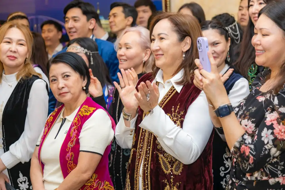 Министр торговли перерезал путы ребёнку на празднике Наурыз (5)