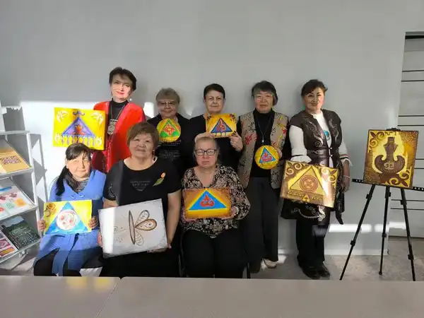 Тумар на холсте: карагандинская библиотека провела этно-мастер-класс по акриловой живописи (3)