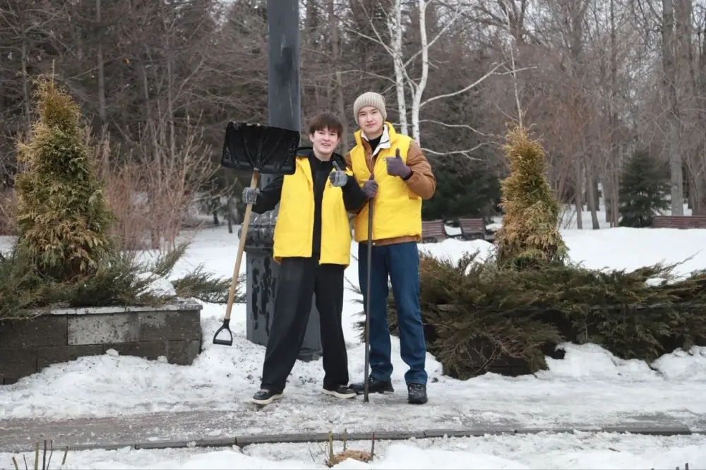 В Усть-Каменогорске прошёл субботник в парке имени Жамбыла Жабаева (5)