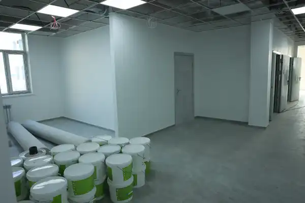 Аким области ознакомился с ходом строительства поликлиники (4)